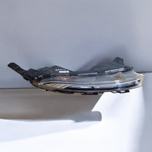 Load image into Gallery viewer, Frontscheinwerfer Hyundai Bayon 92208Q0600 Rechts Scheinwerfer Headlight