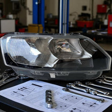 Laden Sie das Bild in den Galerie-Viewer, Frontscheinwerfer Skoda Rapid 5JB941018 Rechts Scheinwerfer Headlight SCH8889784032rl