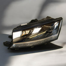 Laden Sie das Bild in den Galerie-Viewer, Frontscheinwerfer Skoda Fabia III 6V1941015E LED Links Scheinwerfer Headlight
