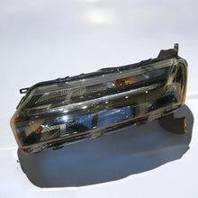 Laden Sie das Bild in den Galerie-Viewer, Frontscheinwerfer Dacia Spring 266062417 Links Scheinwerfer Headlight
