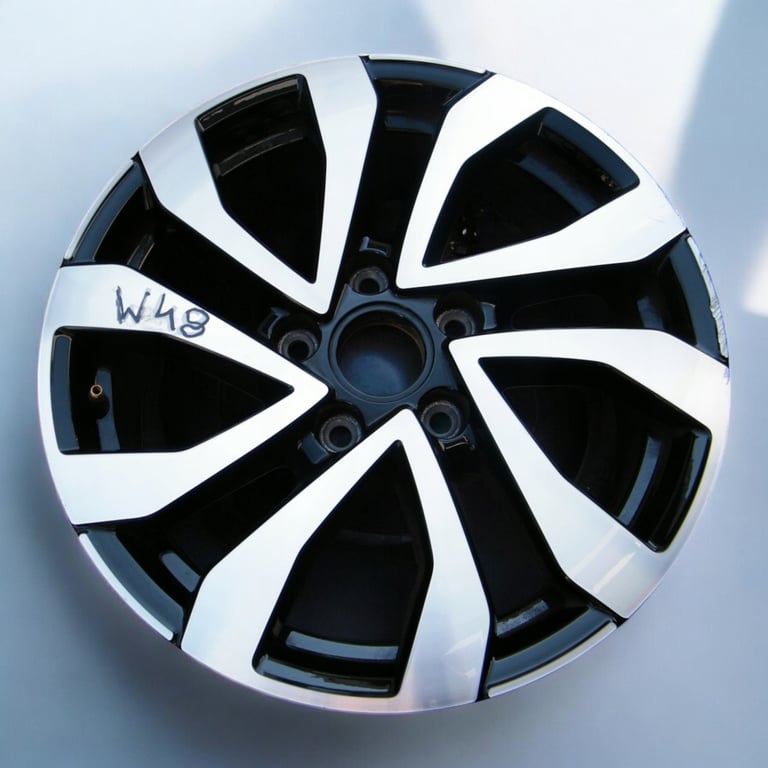 1x Alufelge 16 Zoll 7.0" 5x112 48ET Glanz Silber 8T0601025B Audi Golf Viii