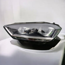 Laden Sie das Bild in den Galerie-Viewer, Frontscheinwerfer Mazda Golf Sportsvan 517941031B Xenon Links Headlight