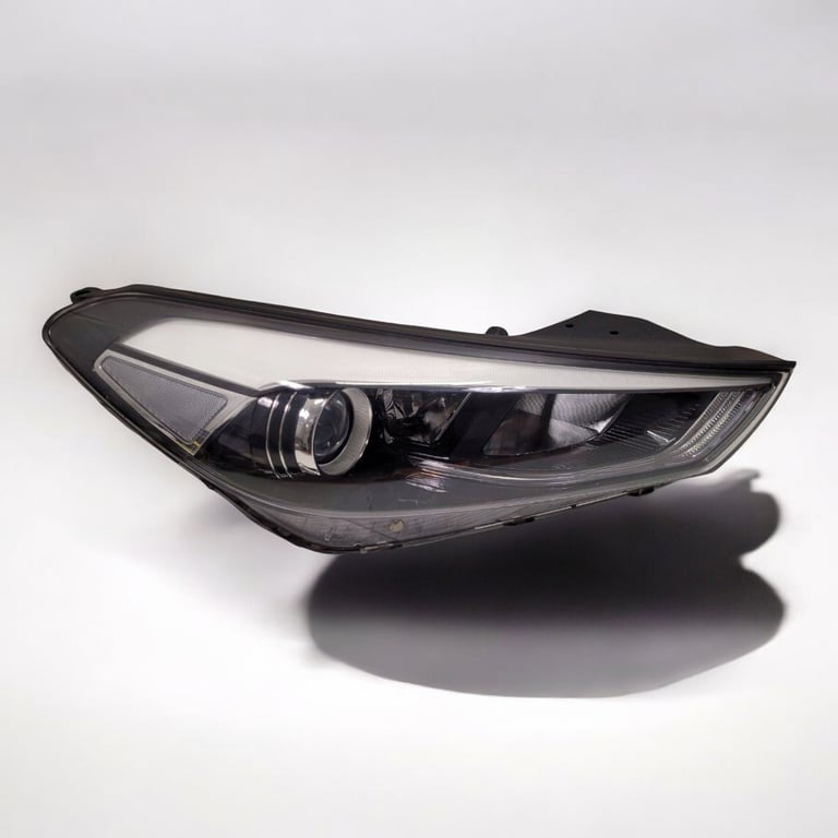 Frontscheinwerfer Hyundai Tucson 92102-D7100 SKU12000 Rechts Headlight