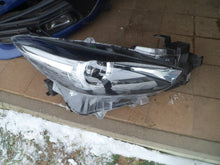 Laden Sie das Bild in den Galerie-Viewer, Frontscheinwerfer Mazda 3 BHR2-51040 Xenon Links Scheinwerfer Headlight