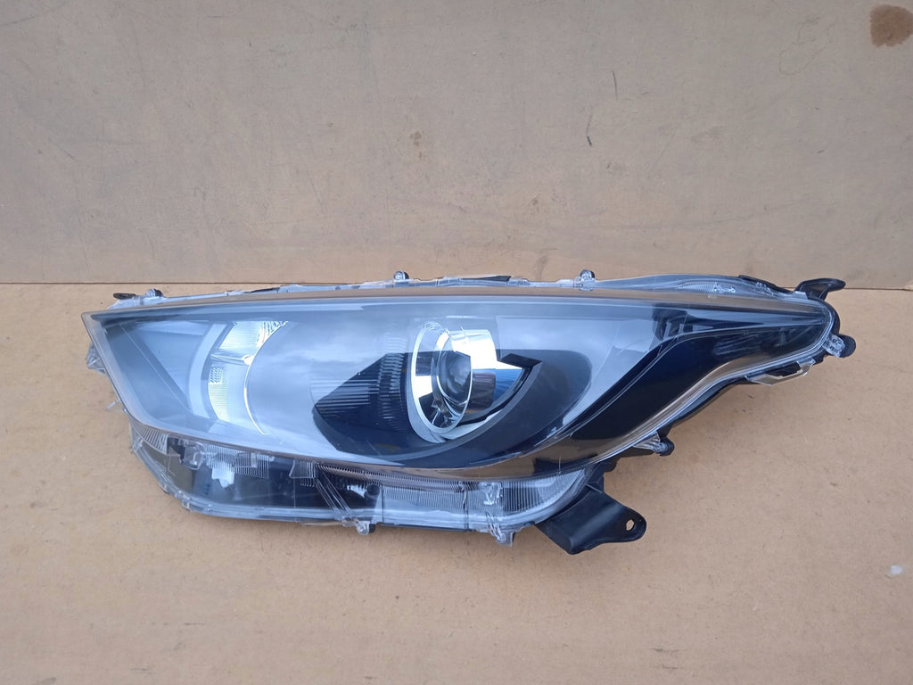 Frontscheinwerfer Toyota Yaris EUK0-6 0139797 LED Links Scheinwerfer Headlight