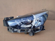 Laden Sie das Bild in den Galerie-Viewer, Frontscheinwerfer Mazda 2 D09K-51040 LED Links Scheinwerfer Headlight