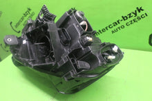 Laden Sie das Bild in den Galerie-Viewer, Frontscheinwerfer Audi Q2 81A941774 LED Rechts Scheinwerfer Headlight